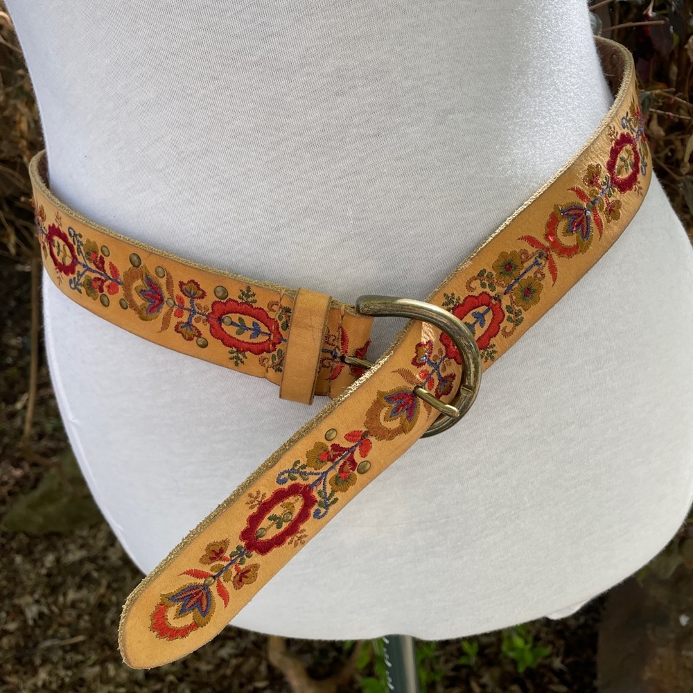 Lucky Brand embroidered leather belt -Scandinavian floral pattern -sz M - 43.5”